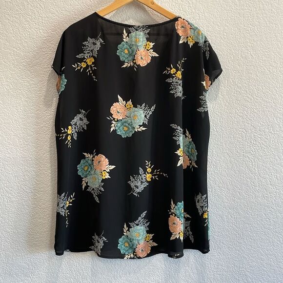 Torrid Black Garden Gush Floral Print Georgette Button Front Blouse Size 1 or 1X - Picture 7 of 8